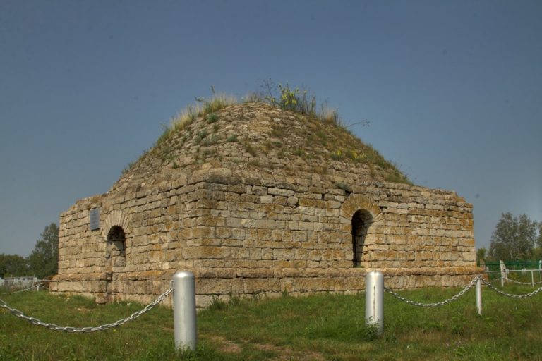 Мавзолей турахана в чишминском районе фото